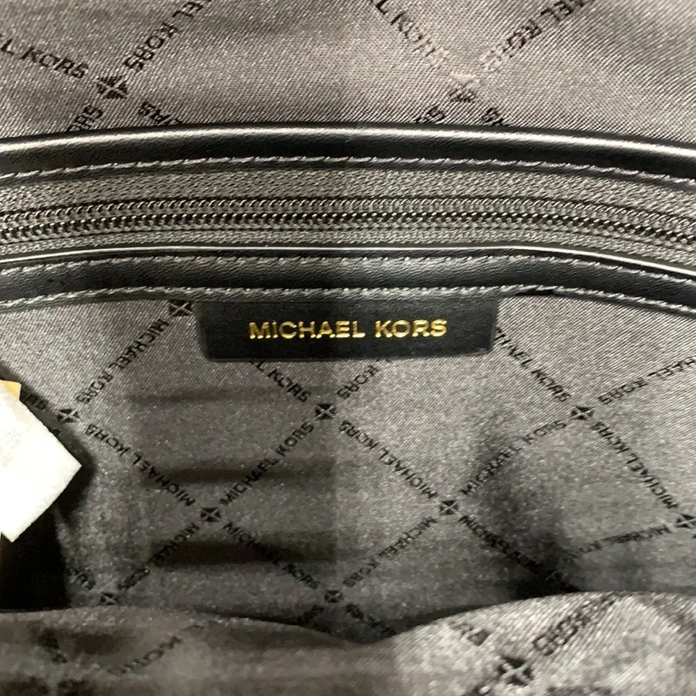 MICHAEL KORS BLACK COLOR Maisie Medium Pebbled Leather 2-in-1 Backpack